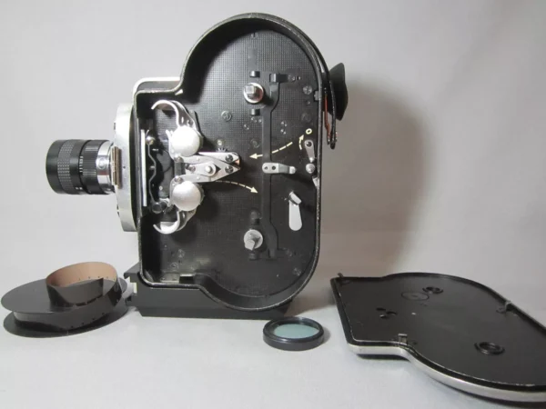 Bolex Reflex 16mm Movie Camera (No 174233) + 12.5mm C-Mount Lens - Image 9