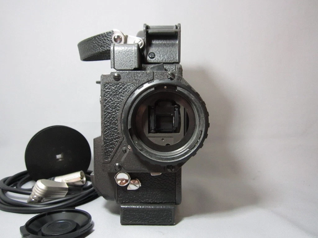 Bolex EL 16mm Movie Camera (No 310091) with B-Mount C-Mount Adapter - Image 7