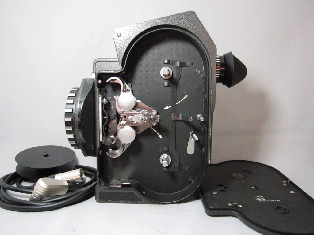Bolex EL 16mm Movie Camera (No 310091) with B-Mount C-Mount Adapter - Image 9