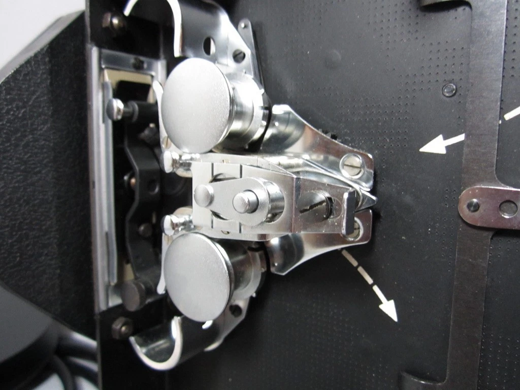 Bolex EL 16mm Movie Camera (No 310091) with B-Mount C-Mount Adapter - Image 10